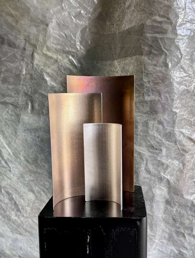 Scultura Nuances, tre finiture d'acciaio